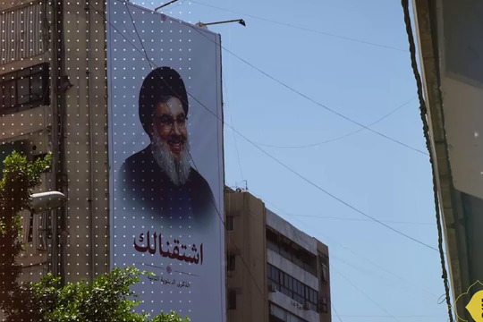 اي شعب يقول هيهات منا الذلة، سينتصر دمه على السيف